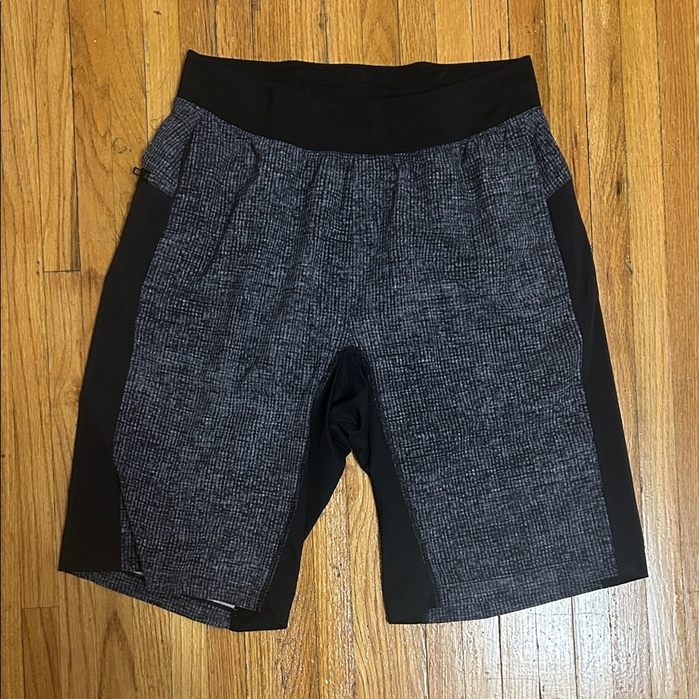 lululemon athletica Men's Textured Black and Gray Athletic Shorts